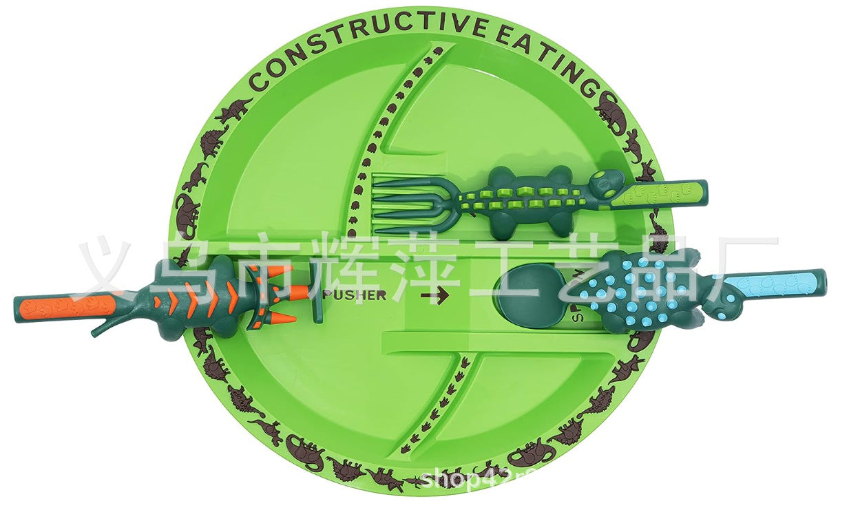Plato verde dividido con cubiertos verdes estilo dinosaurio; diseño de excavación con piezas.