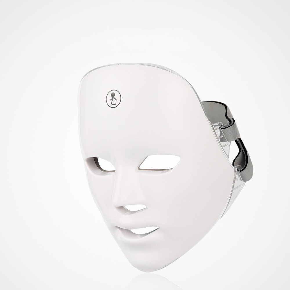 Luminous Skin Therapy Device: mascarilla facial blanca con correas y orificios faciales