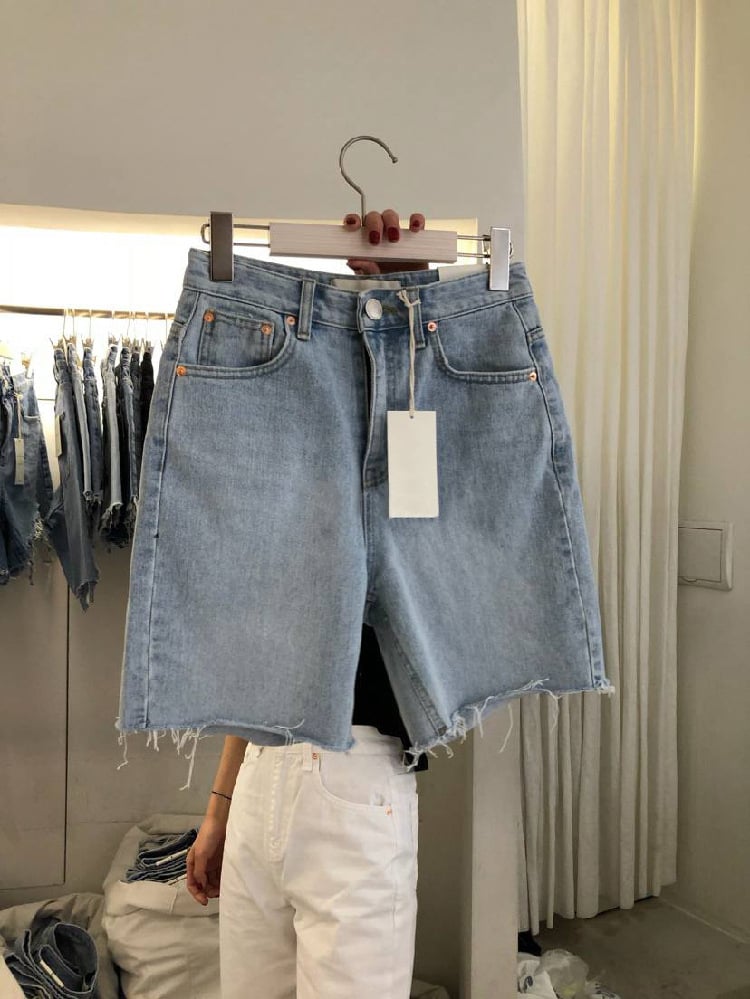 Trendbend loose women’s denim shorts, black wash, frayed hem, button fly, front pockets.