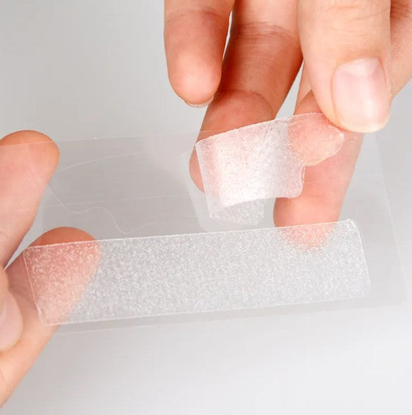 5D White whitening strip on fingers with gel