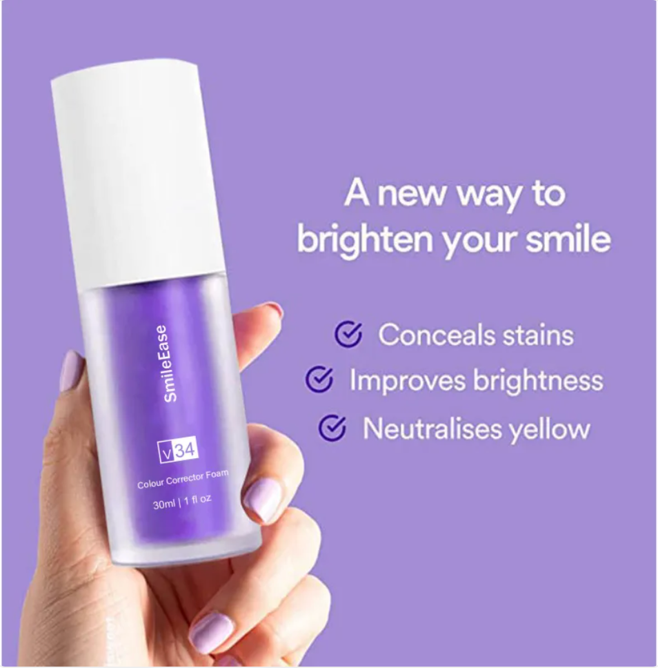 SmilEase Colour Corrector Foam V34, Hand hält die Spenderflasche