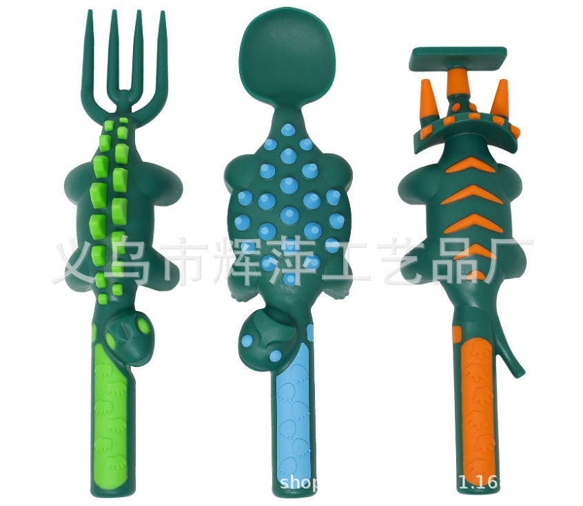 Cubiertos infantiles verdes con tenedor y cuchara, diseño dinosaurio, piezas con puntas verdes.